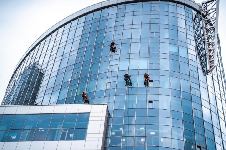 A Complete Guide to Choosing the Right Commercial Tinting Solution